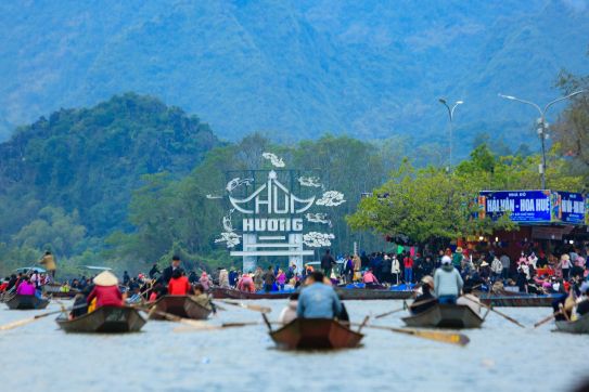 Perfume Pagoda Festival - Useful experience going to the New Year ceremony